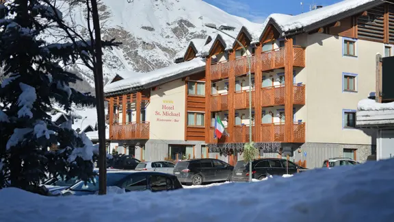 Inghams Italy Livigno Hotel St Michael Exterior 2