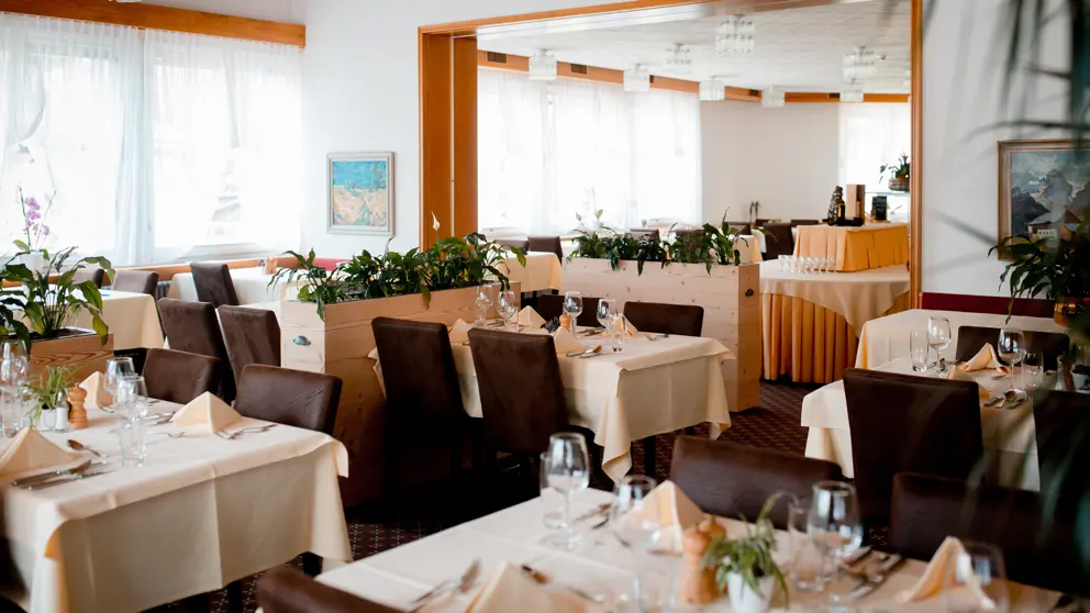 Hotel Sport Klosters Dining Room [7]