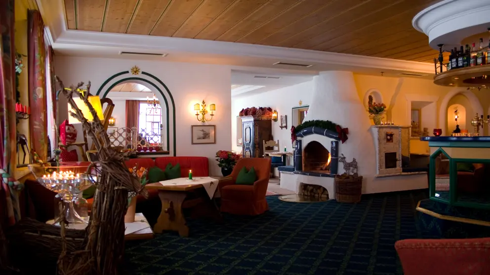 Hotel Erzberg Zurs Lounge [2]