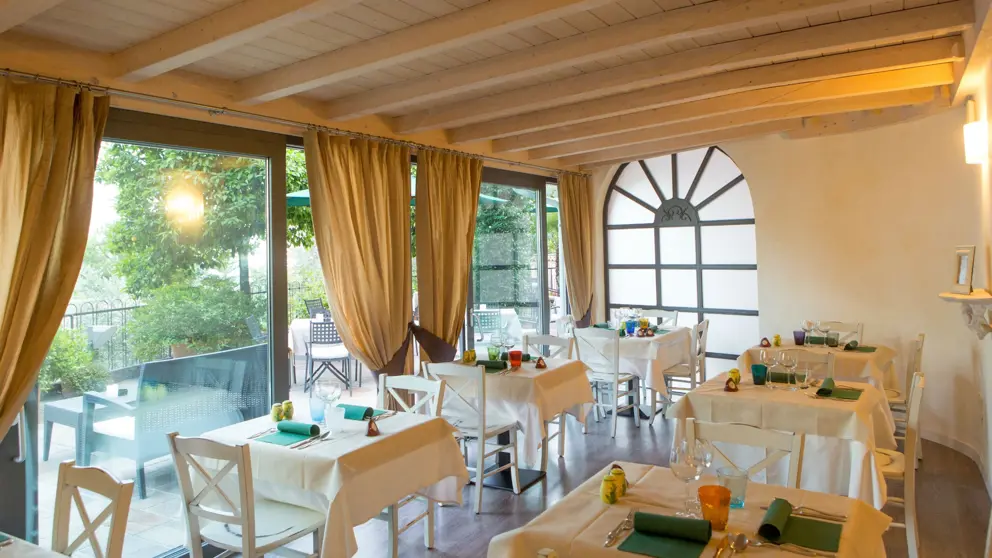 Villa La Gardenia Oleandra Limone Dining Room [5]