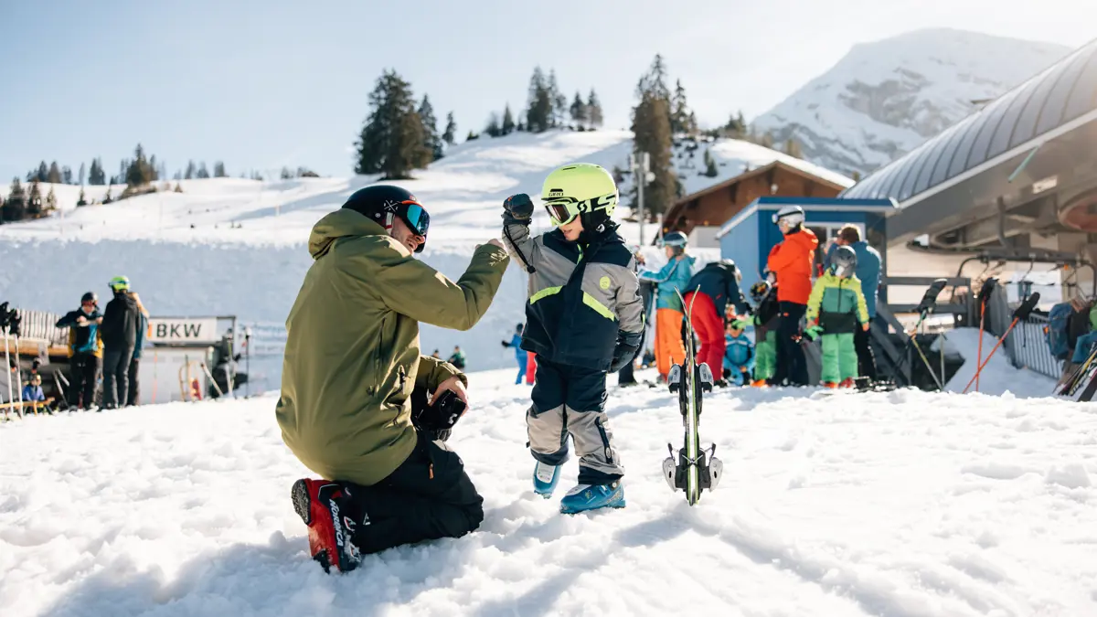 Skiing Family Child Winter Snow©Phil Wenger