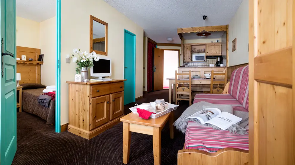 Residence Le Cheval Blanc Apartments Val Thorens Superior One Bedroom Cabin Apartment [3]