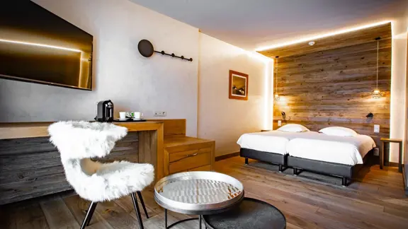 Superior twin bedroom