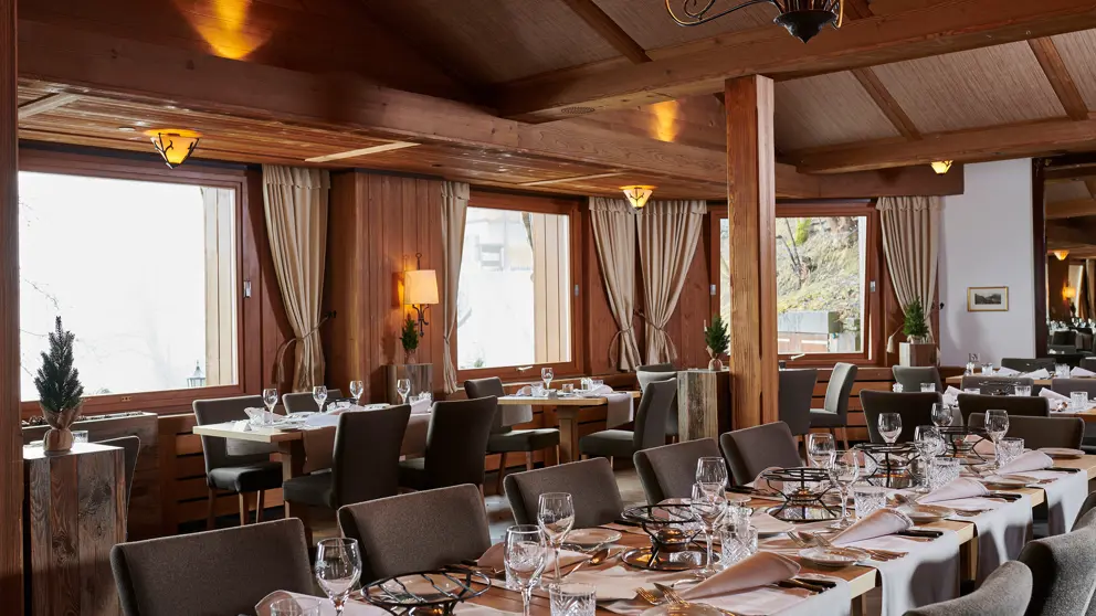 Hotel Alpenrose Wengen Dining Tables [9]