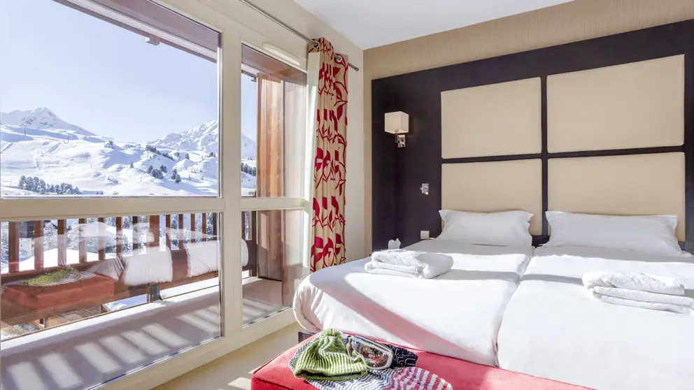 Hotel Des Deux Domaines La Plagne Twin Bedroom [1]