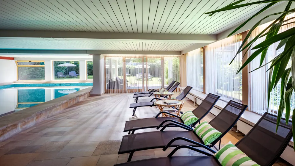 Swimming Pool [6]