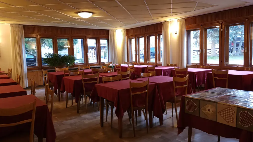 Inghams Italy Via Lattea Sauze D'oulx Hotel Villa Cary Restaurant [4]