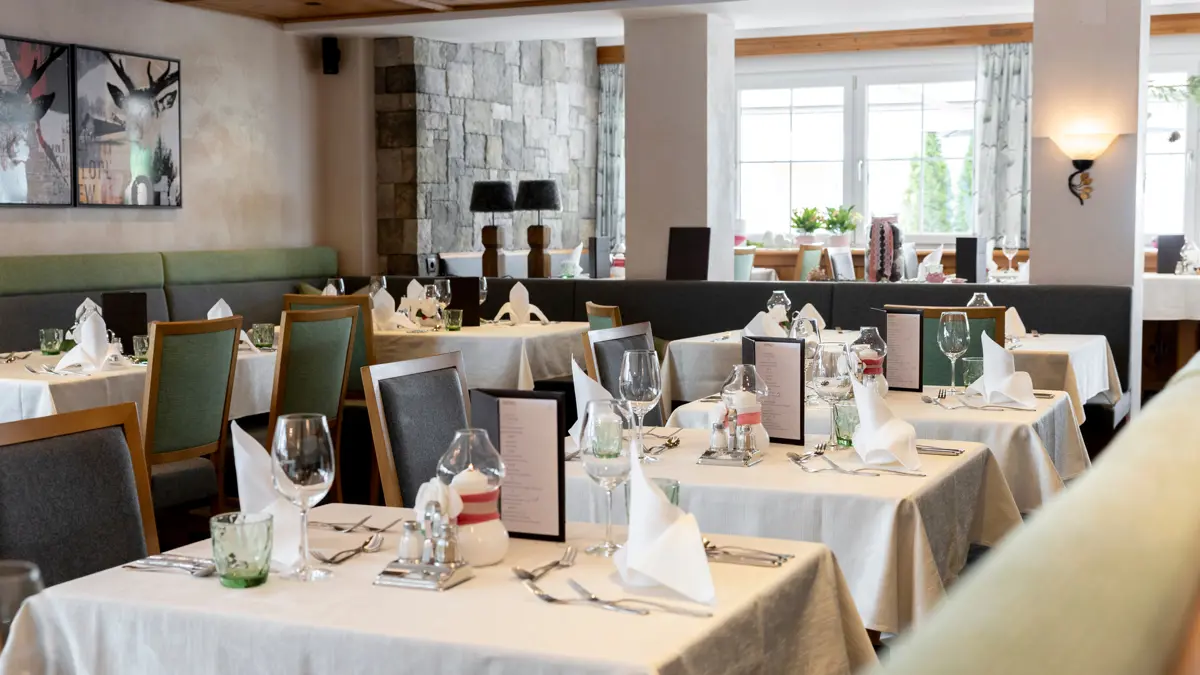 Hotel Jagerhof Ischgl Dining Room