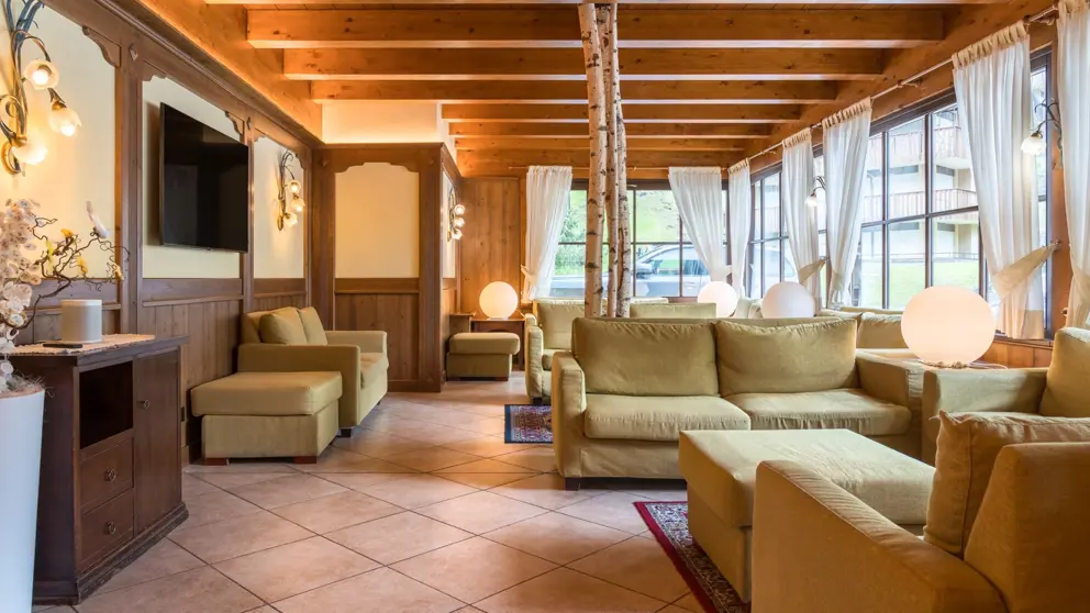 Inghams Italy Dolomites Madonna Di Campiglio Hotel La Betulla Lounge (1)