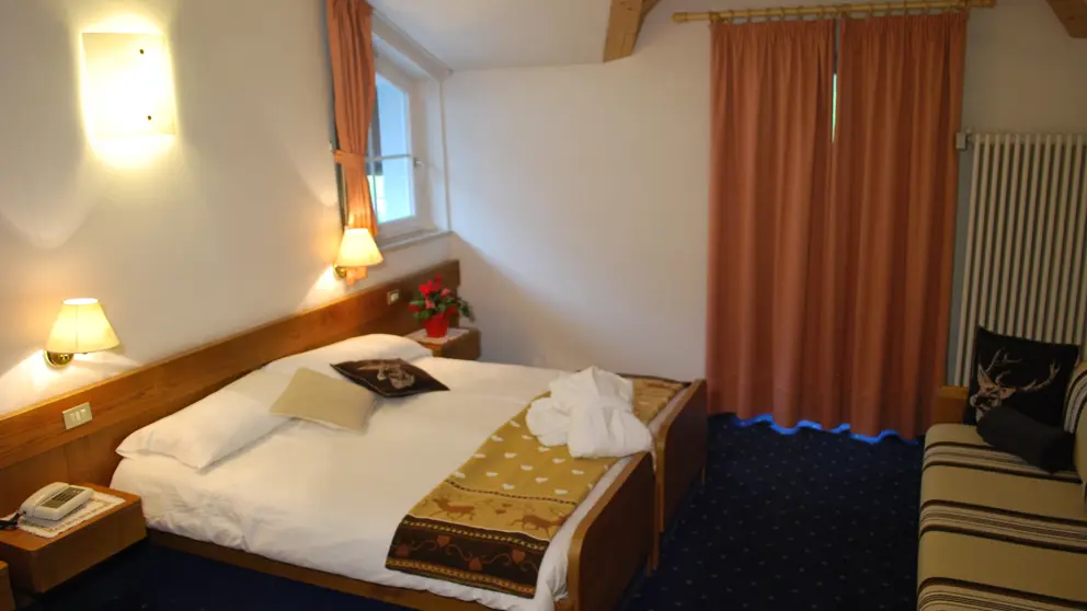 Inghams Italy Dolomites Canazei Hotel Piccolo Bedroom 2 [5]
