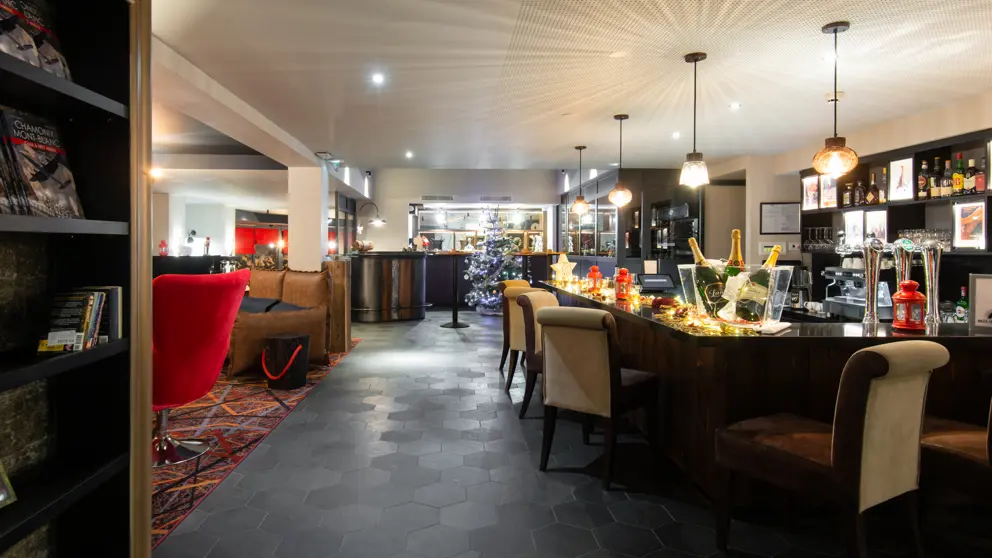 Chalet Hotel Le Prieure And Spa Chamonix Bar [8]
