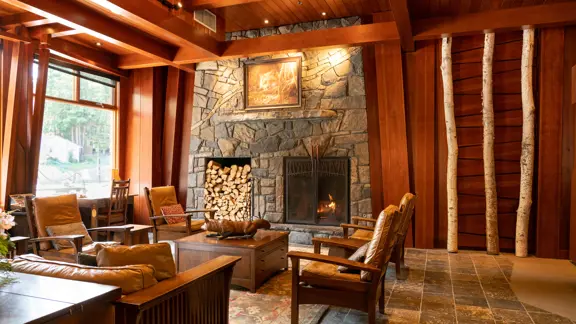 Fox Hotel And Suites Banff Lobby