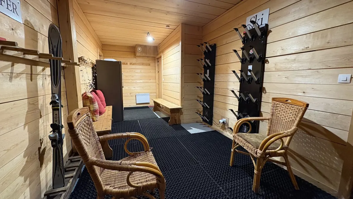 Chalet Jardin Alpin La Tania Ski Storage 2
