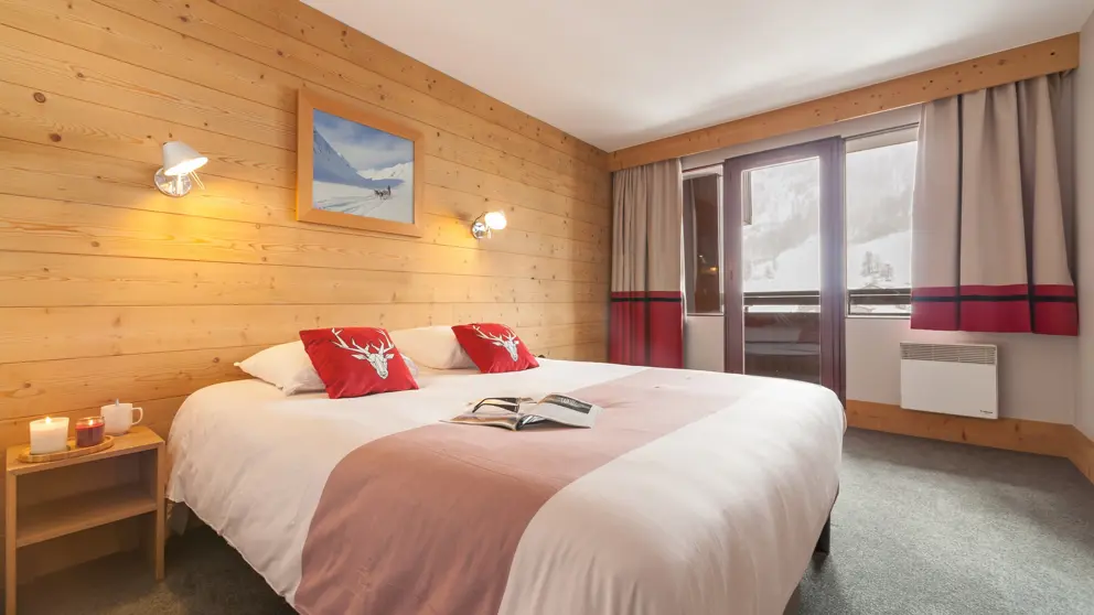 Les Balcons De Bellevarde Val D'isere Typical Double Bedroom [5]