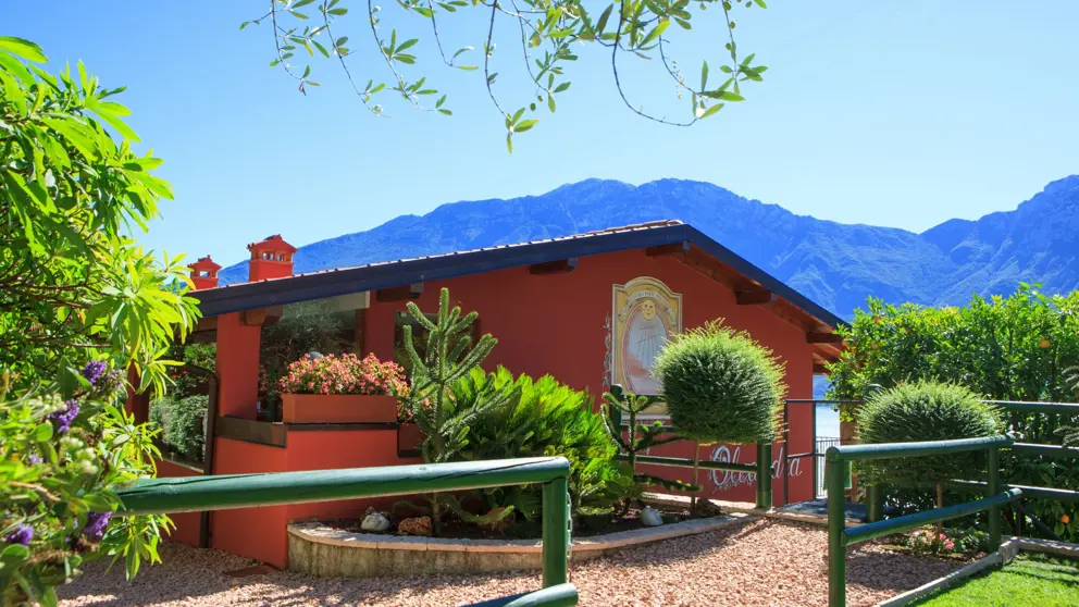 Villa La Gardenia Oleandra Limone Vibrant Exterior [3]