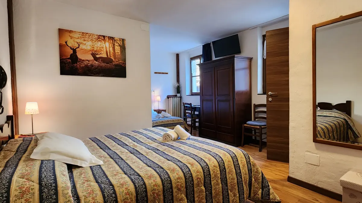 Inghams Italy Via Lattea Sauze D'oulx Hotel Villa Cary Double Bedroom 2