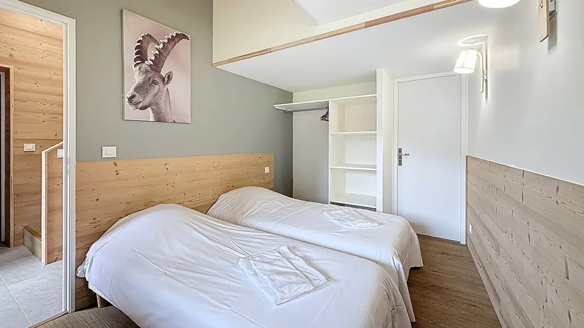 Chalet La Bergerie Tignes Twin Room (2)