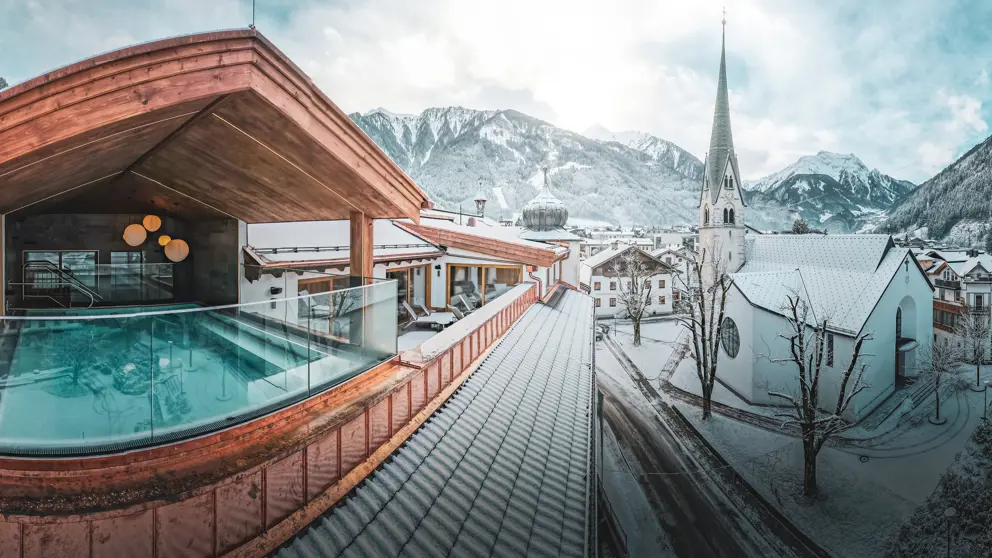Alpenhotel Kramerwirt Mayrhofen Whirlpool Rooftop [1]