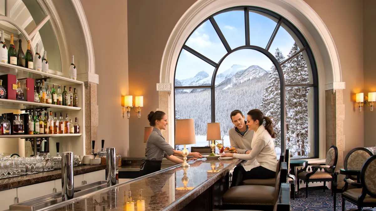 Fairmont Chateau Lake Louise Lakeview Lounge (1)