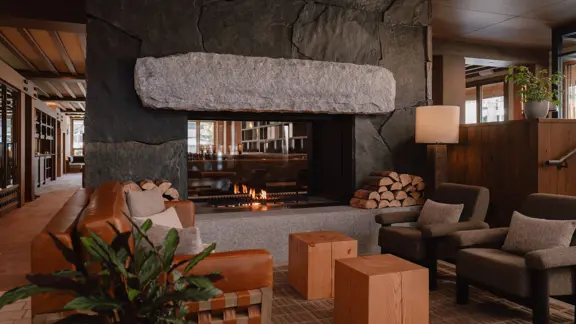 Otter Hotel Banff Reception Lobby