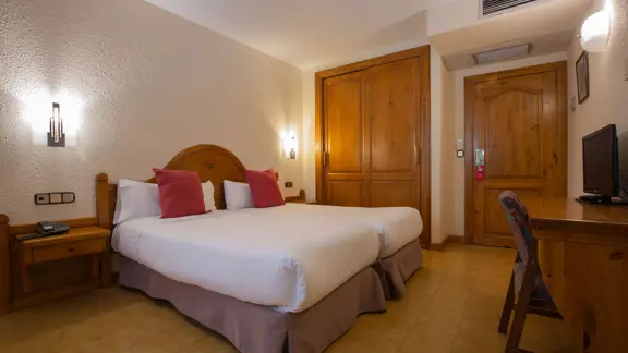 Standard double bedroom