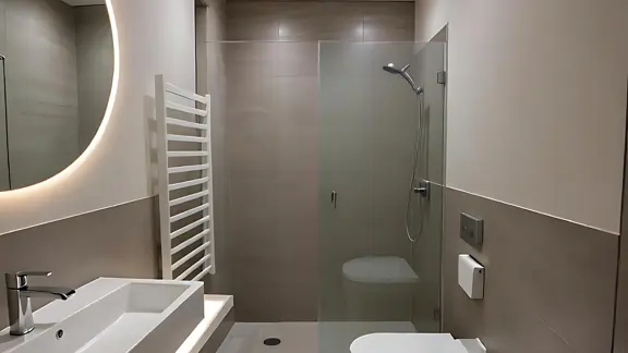 Triple room bathroom