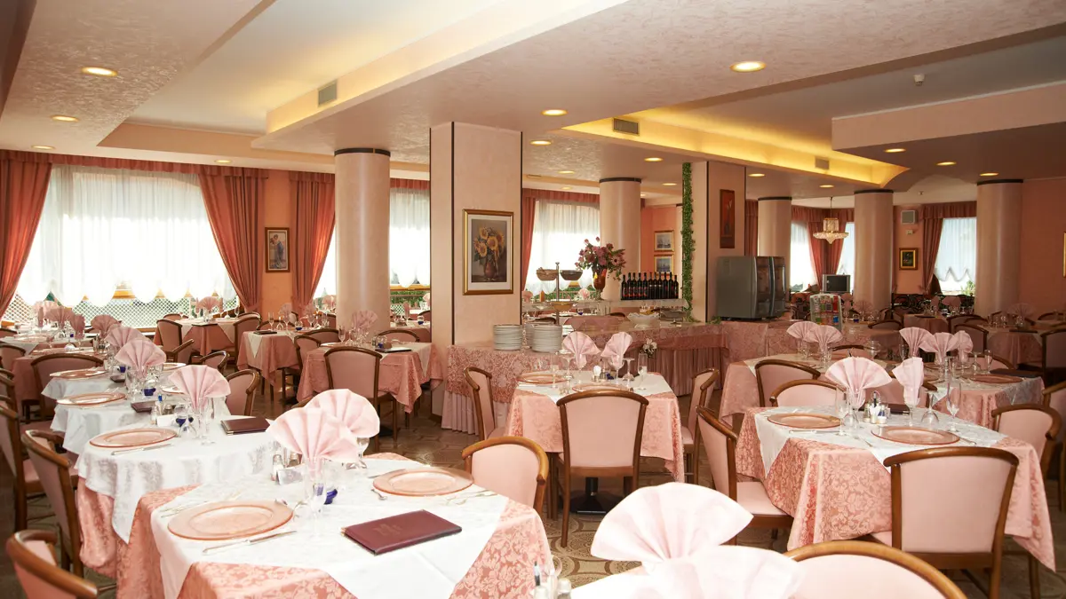 Hotel Cristallo Malcesine Dining Room