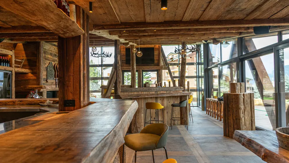 Inghams Italy Via Lattea Sauze D'oulx Hotel Avalanche Bar (3) [3]