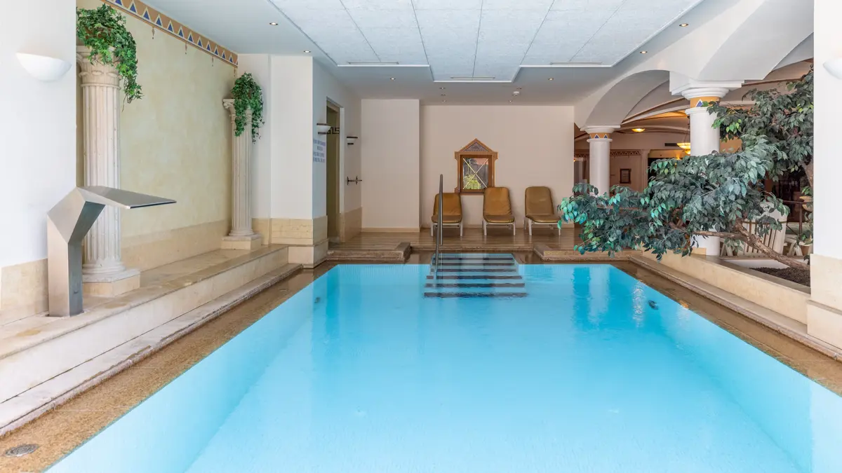 Sporthotel Strass Mayrhofen Spa Indoor Pool Copyright Becknaphoto
