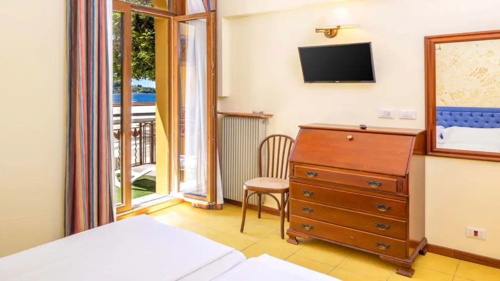 Hotel Malcesine Twin Room With Side Lake View [4]