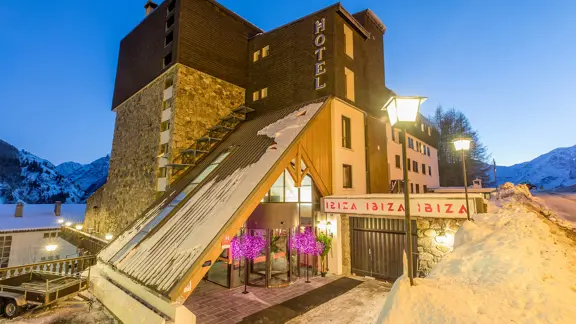 Hotel Ibiza Les Deux Alpes Exterior 4