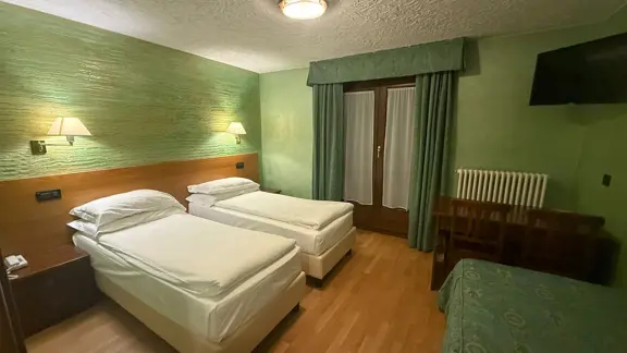 Standard Twin Room 2