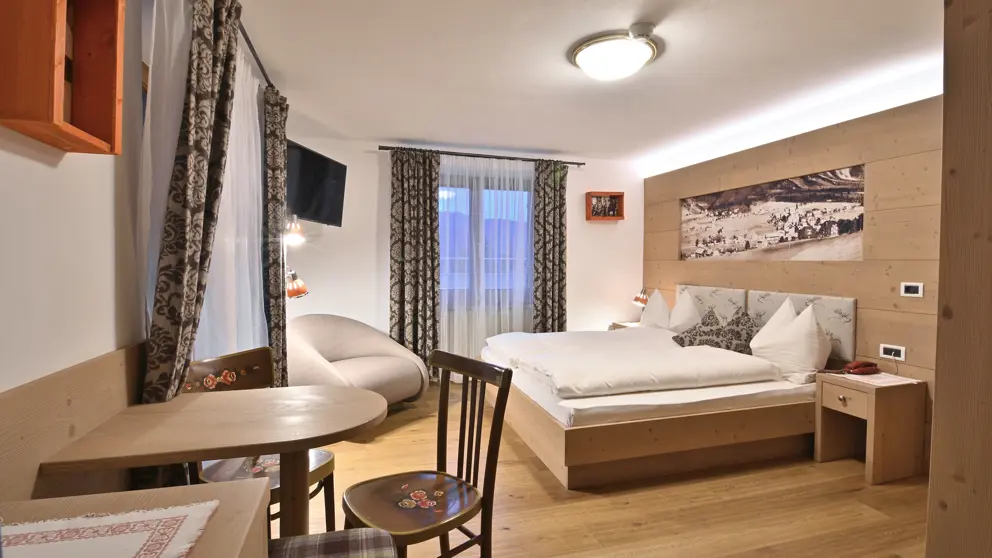 Inghams Italy Dolomites Kronplatz Hotel Monte Paraccia Comfort Bedroom 2