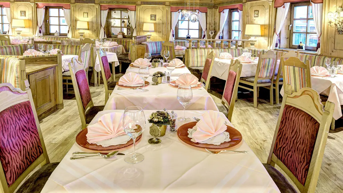 Hotel Bauer Saalbach Dining Room