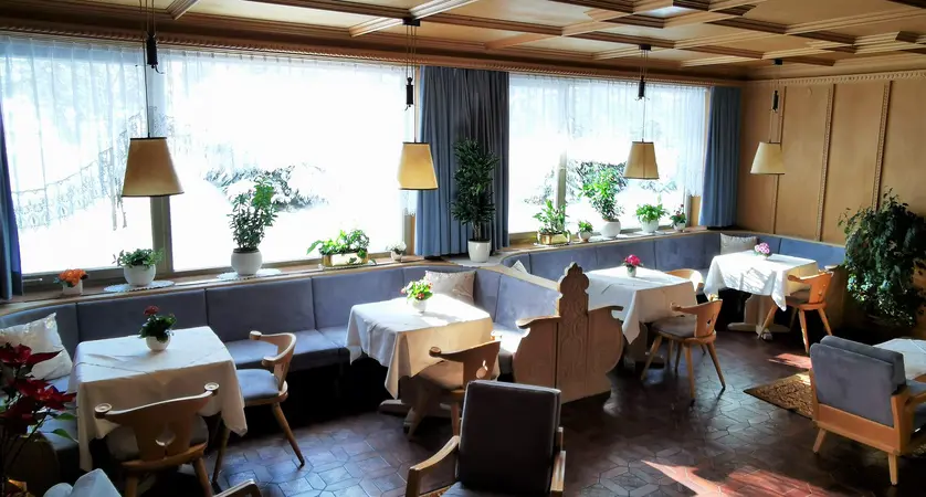 Hotel La Plaza Corvara Reception (1)