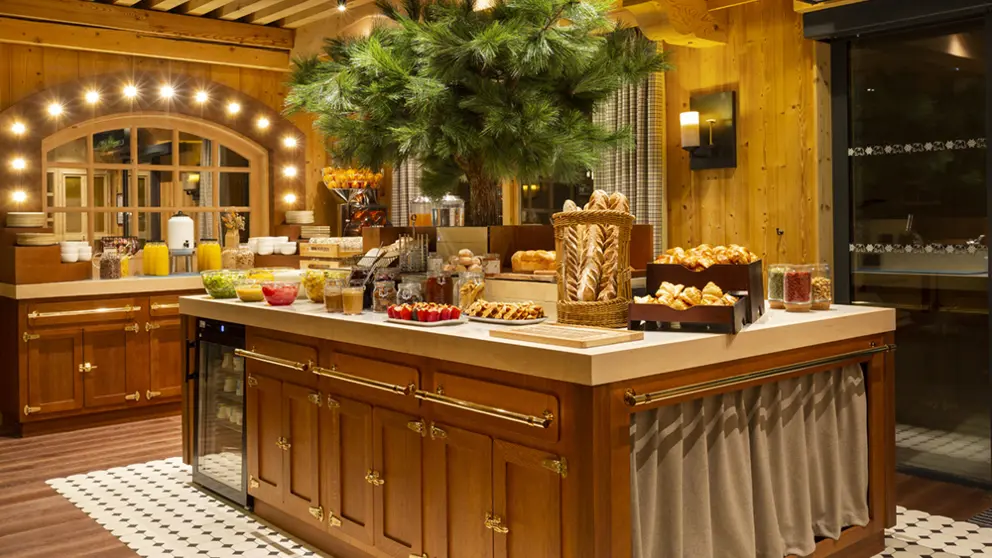 Ours Blanc Hotel And Spa Les Menuires Buffet [9]