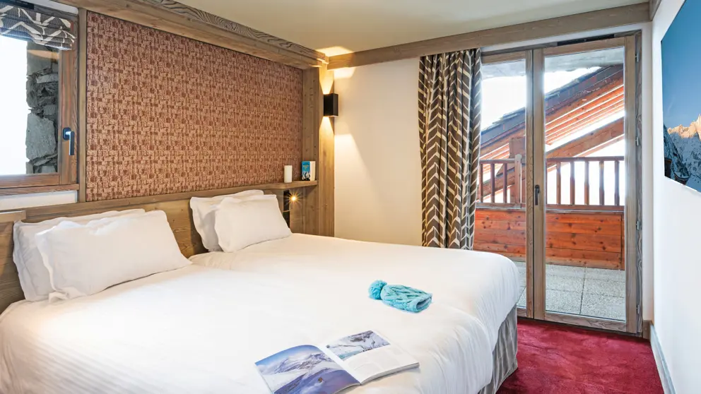 Hotel L'aigle Du Montana Tignes Classic Bedroom With Balcony 3 [6]