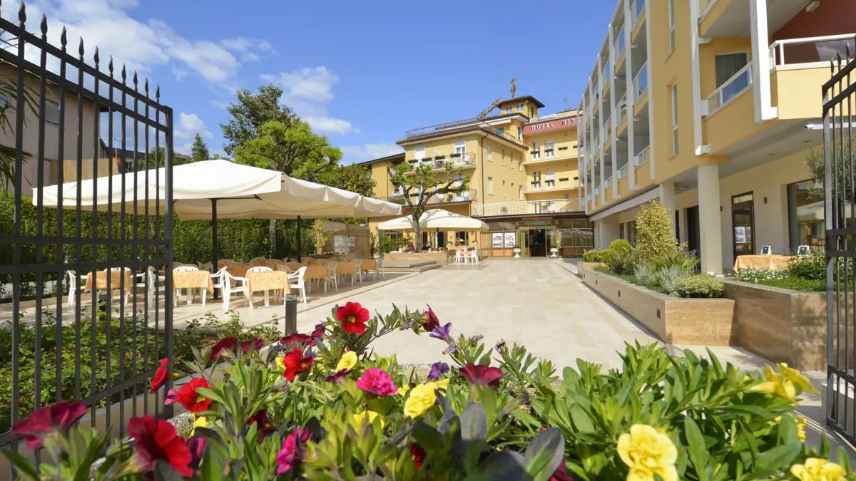 Hotel Bisesti Garda Hotel Exterior Terrace