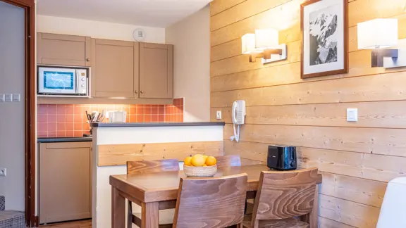 Kitchenette and dining area