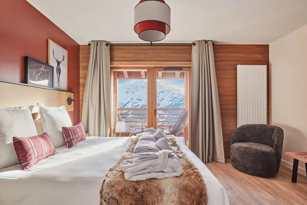Hotel L'ecrin Blanc Bedroom With A MV