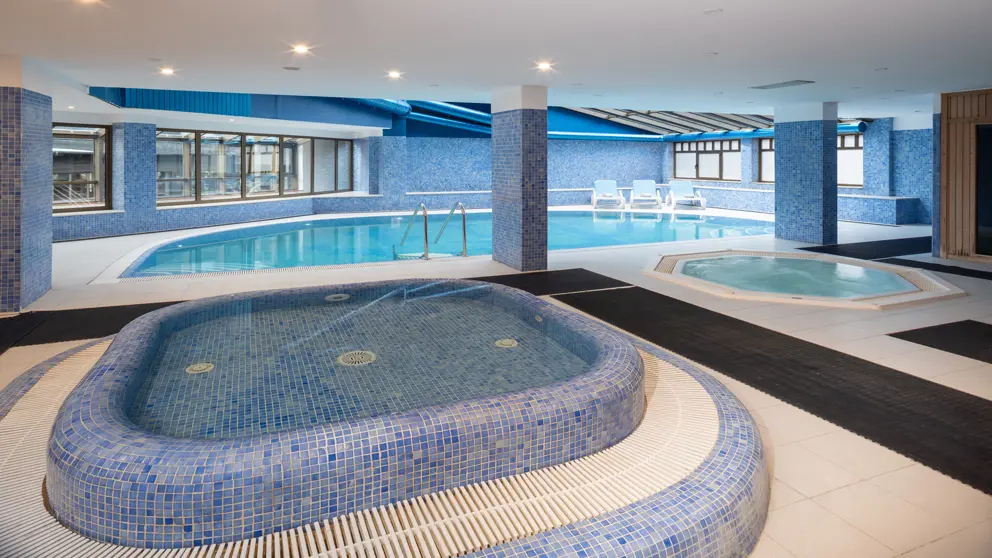 Swimming pool [6]