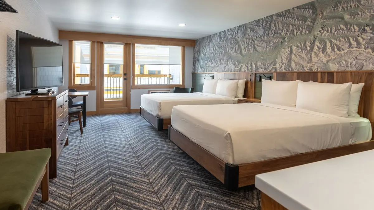 Hotel Canoe And Suites Banff Superior Hotel Room (2)