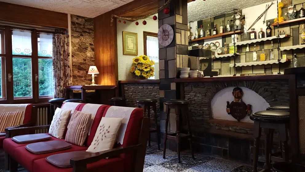 Inghams Italy Via Lattea Sauze D'oulx Hotel Villa Cary Bar [2]