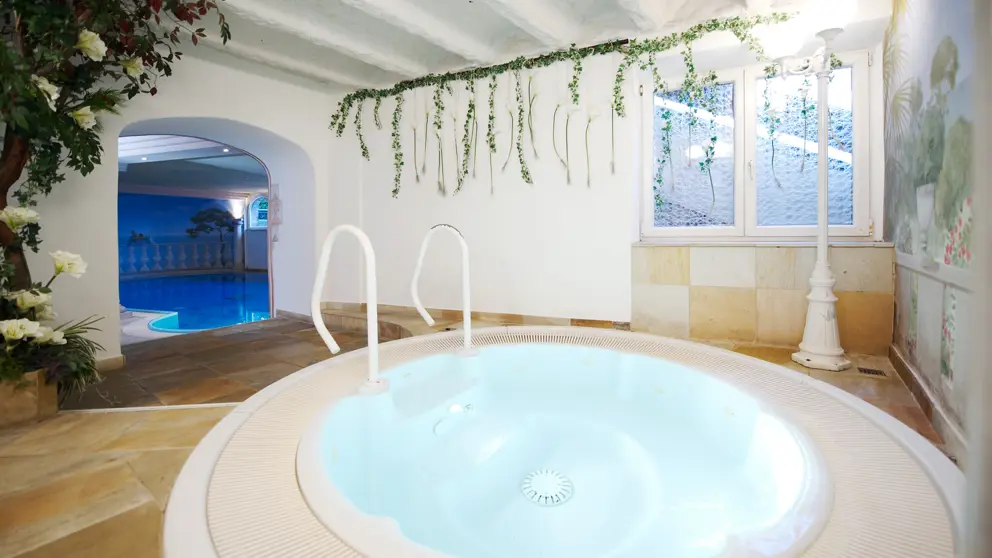Hotel Solaria Ischgl Hot Tub [8]