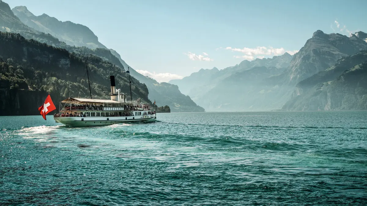 Lucerne Boat On Lake Lucerne (Copyright: Switzerland Tourism Beat Mueller)