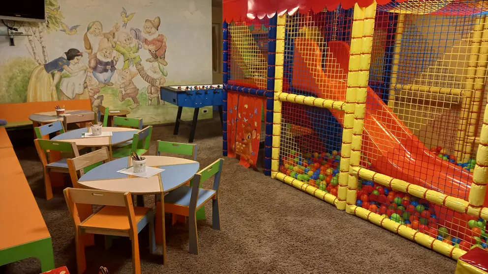 Inghams Italy Dolomites Colfosco Hotel Mezdi Kids Playroom [9]