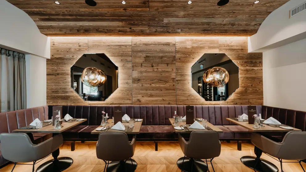 Zillertalerhof Alpine Hideaway Mayrhofen Wine Bar [9]