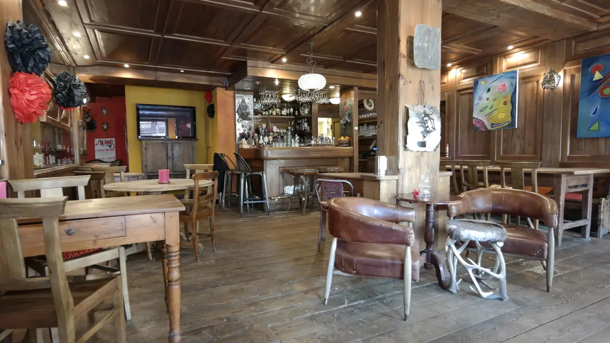 Inghams Italy Aosta Vally Cervinia Hotel Punta Maquignaz Bar.Jpg (1)