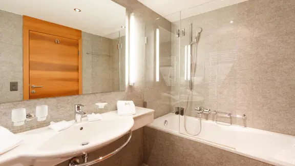 Deluxe bathroom