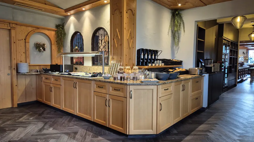 Austria, Hotel Dahoam Breakfast Buffet [7]
